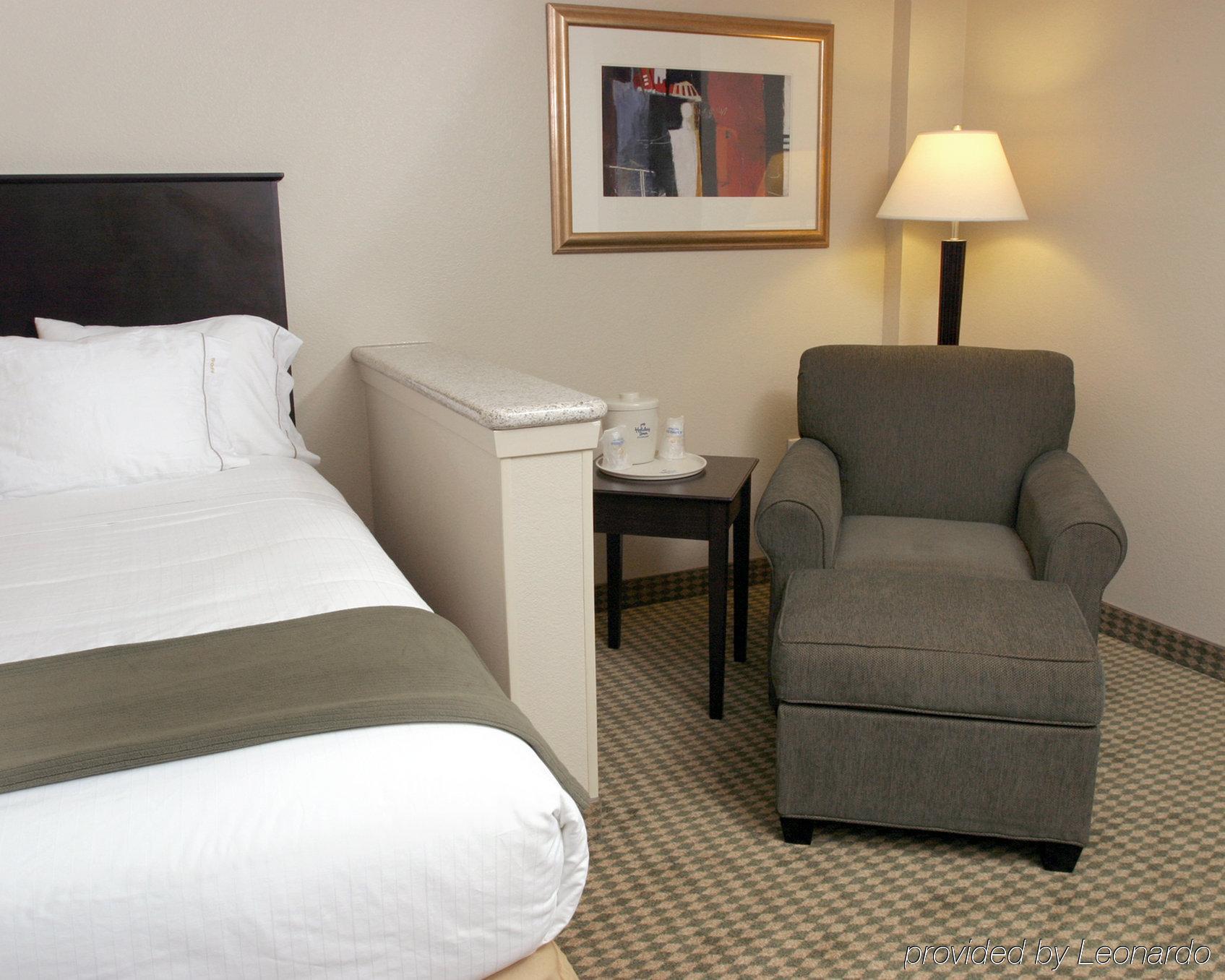Express And Worth/i-20 Hotel 3*