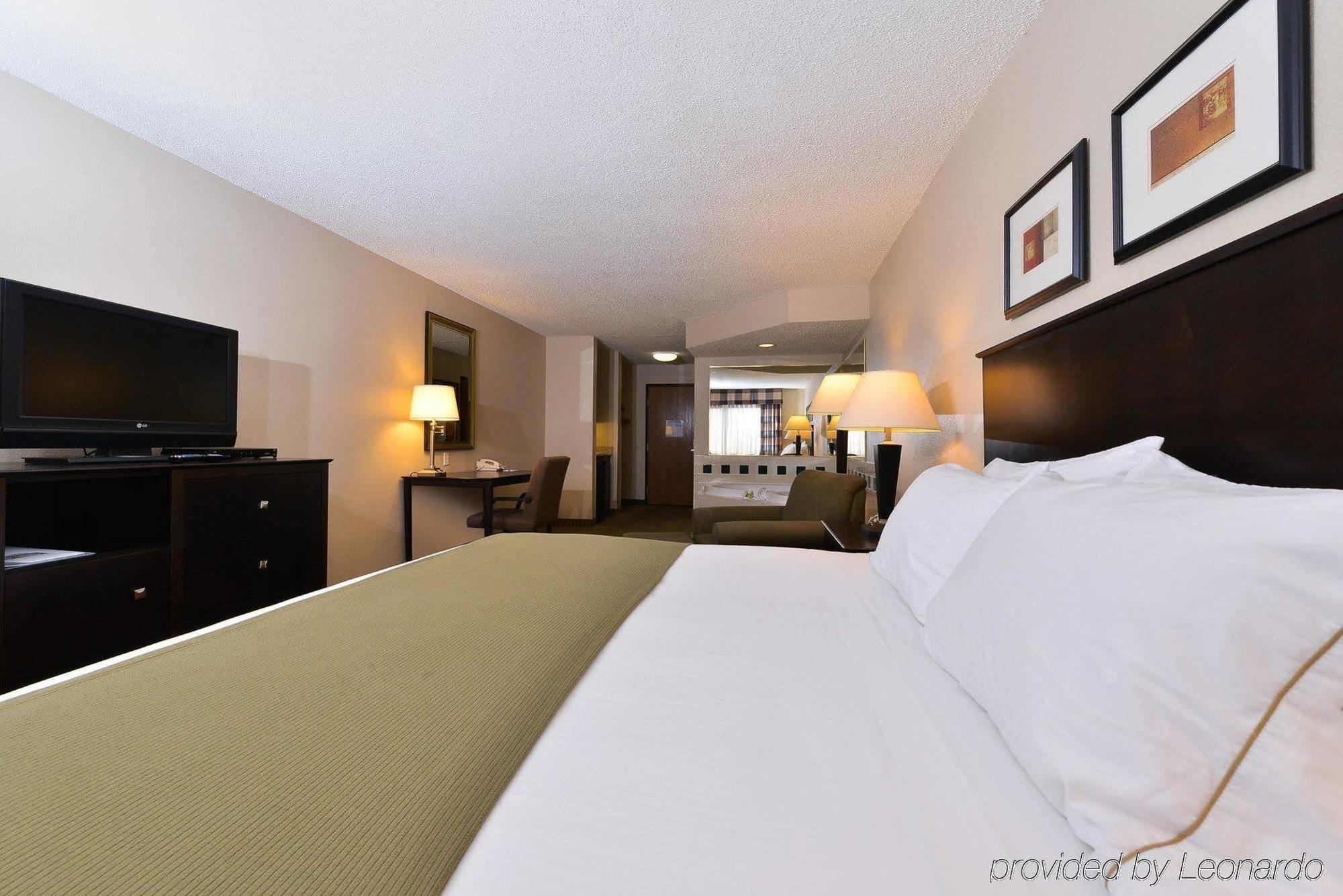 Express And Worth/i-20 Hotel 3*